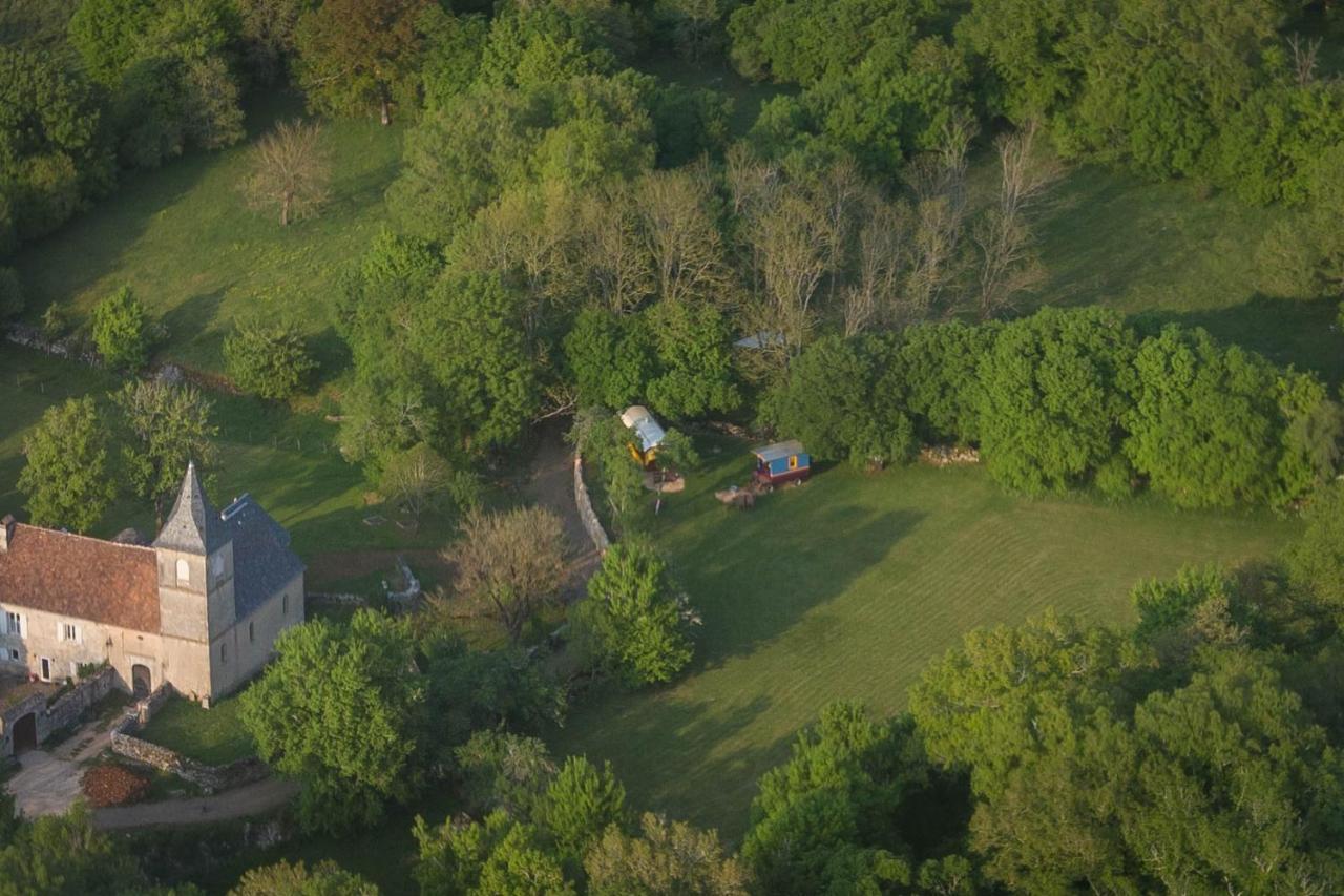 Les Roulottes Du Lot Panzió Gramat Kültér fotó